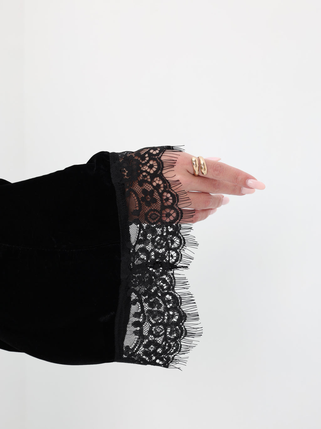 LAYALI VELVET ABAYA - BLACK